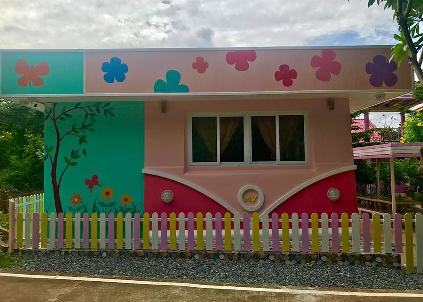 Chonburi Ko Sichang Exterior Detail