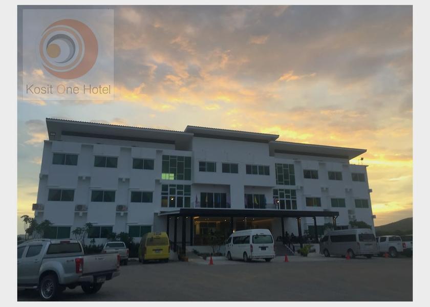 Phetchabun Bueang Sam Phan Facade