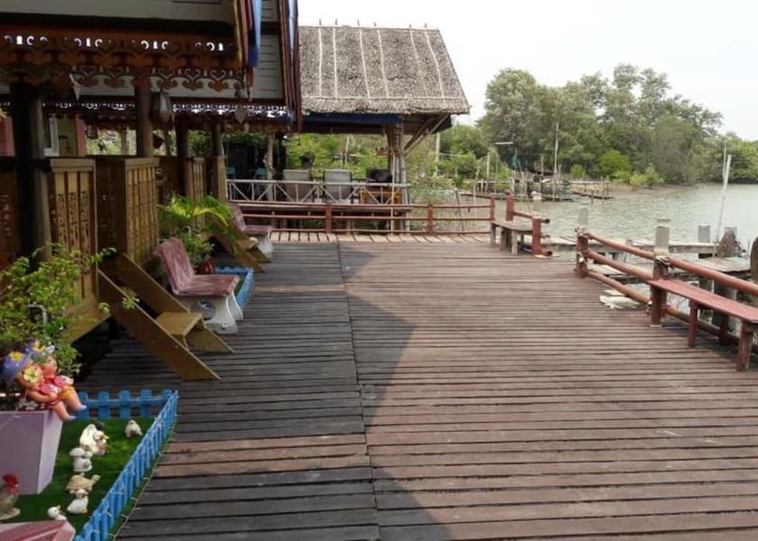 Phetchaburi Ban Laem Exterior Detail