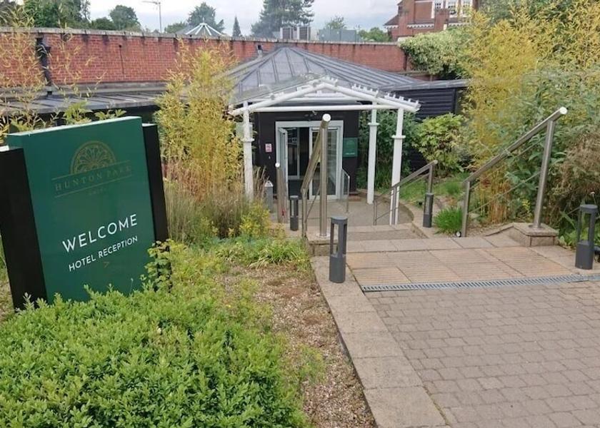 England Kings Langley Facade