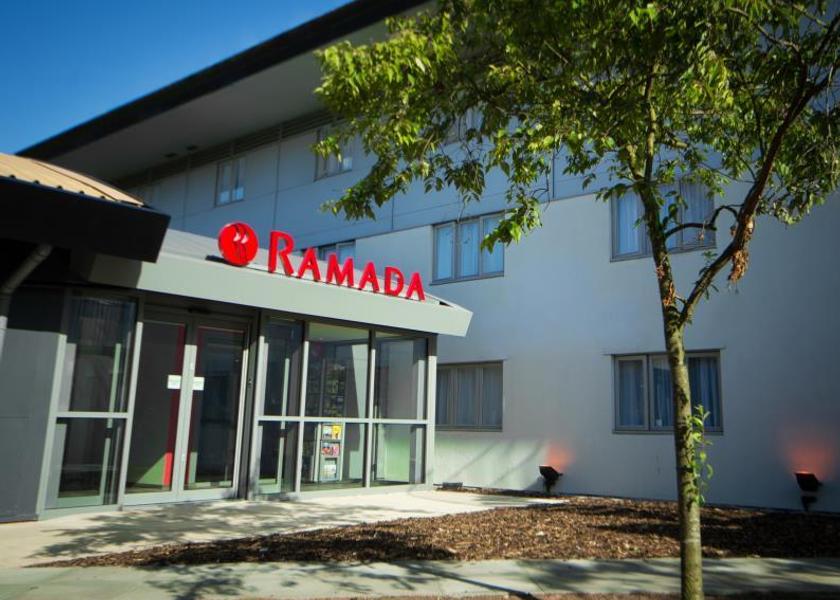 England Potters Bar exterior view