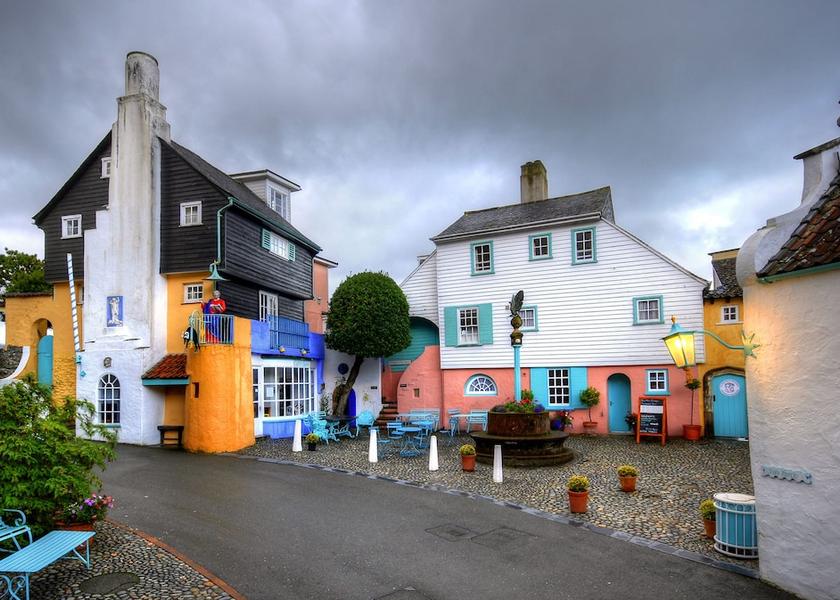 Wales Penrhyndeudraeth Facade