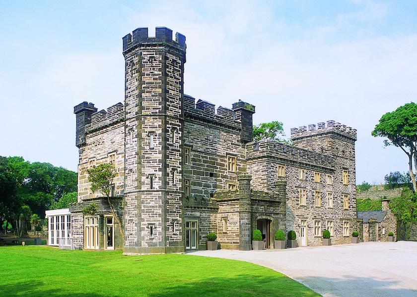 Wales Penrhyndeudraeth Facade