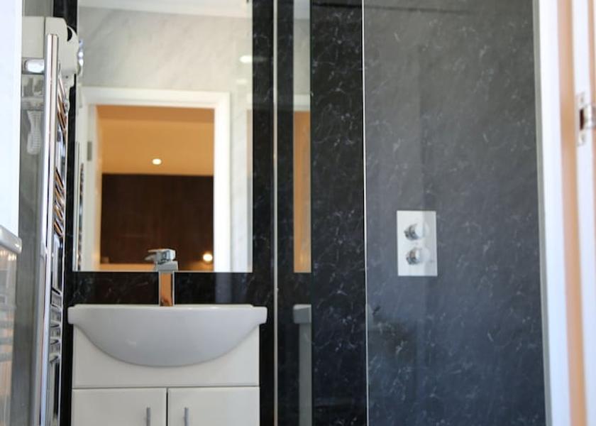 England Uxbridge Bathroom