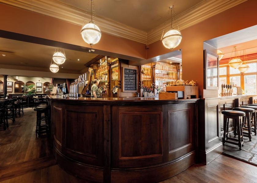 England Chertsey Bar
