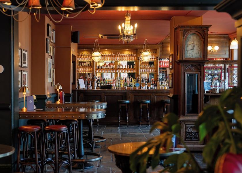 England Chertsey Bar