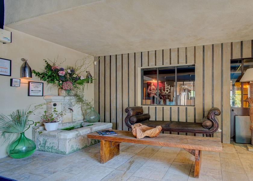 Provence - Alpes - Cote d'Azur Lourmarin Reception