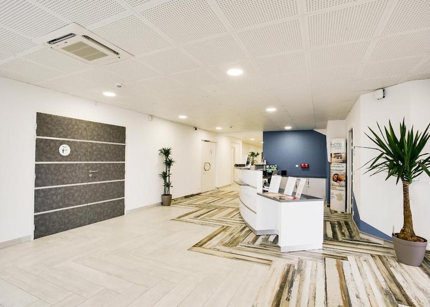 Centre - Loire Valley Loches Lobby