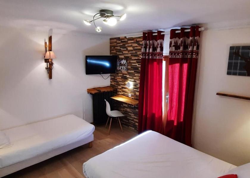 Provence-Alpes-Côte d'Azur Saint-Etienne-de-Tinee Family Room with balcony and Connecting Doors and Slope View