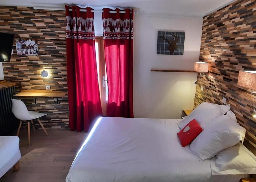 Provence-Alpes-Côte d'Azur Saint-Etienne-de-Tinee Family Room with balcony and Connecting Doors and Slope View