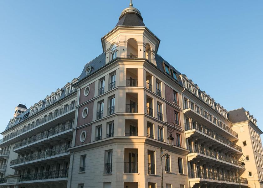 Ile-de-France Puteaux entrance