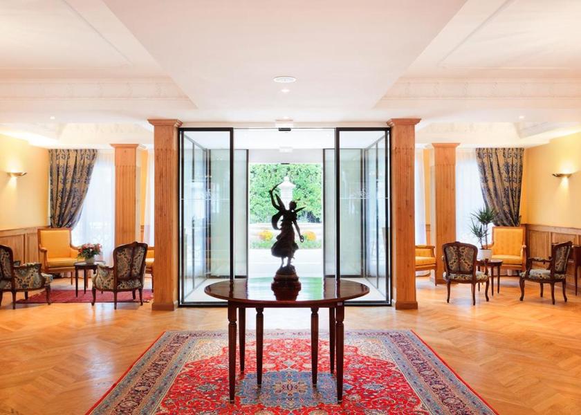 Ile-de-France Puteaux lobby