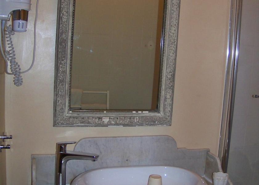 Normandy Pontorson Bathroom