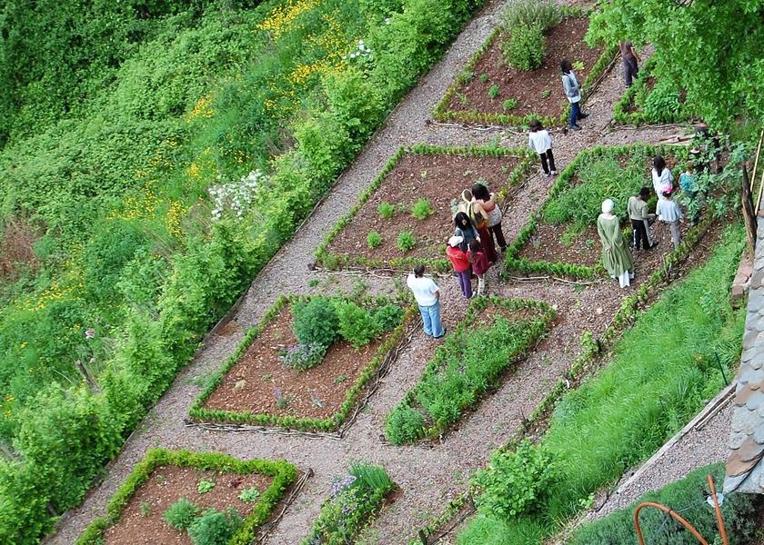Occitanie Mouret Garden