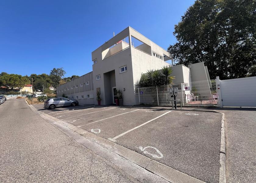 Provence - Alpes - Cote d'Azur La Penne-sur-Huveaune Parking