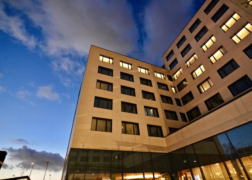 Île-de-France Roissy-en-France Front of property - evening/night