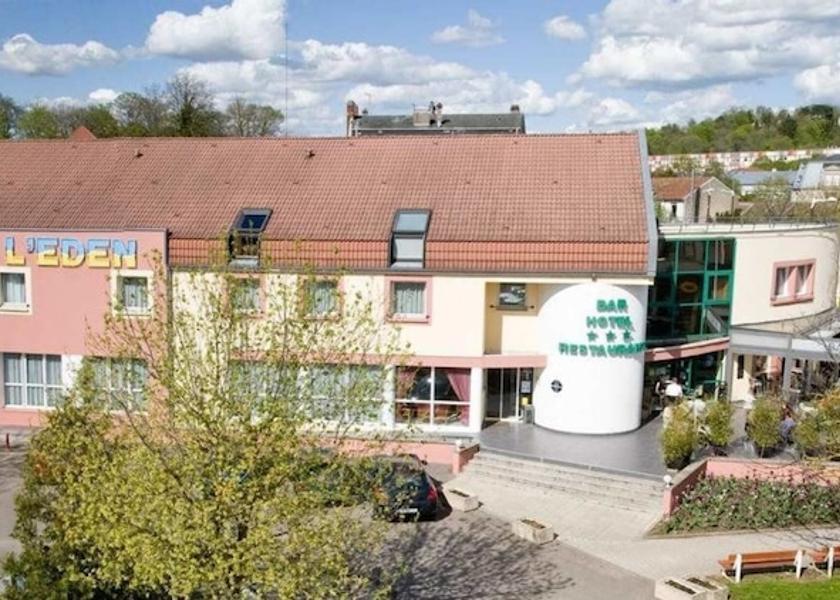 Grand Est Neufchateau Front of property