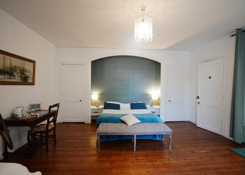 Nouvelle-Aquitaine Cherves-Richemont Double Room with Private Bathroom