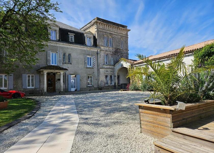 Nouvelle-Aquitaine Cherves-Richemont Hotel Exterior