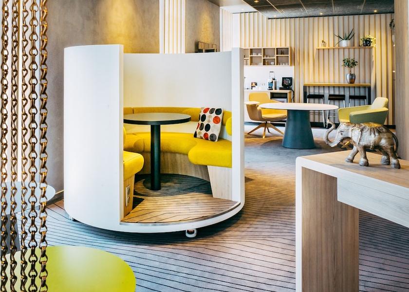 Île-de-France Orly Lobby sitting area