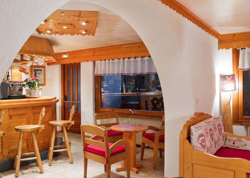 Auvergne-Rhone-Alpes Morzine Bar