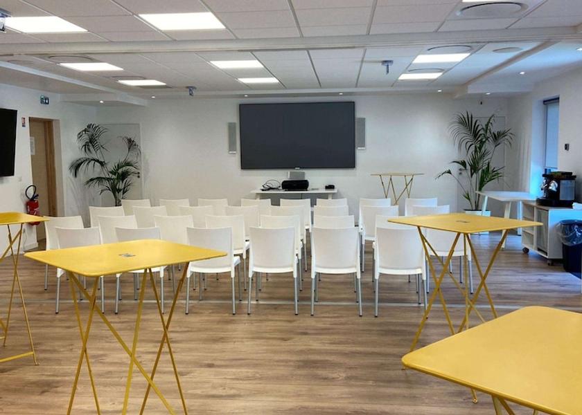 Provence - Alpes - Cote d'Azur Cabries Meeting facility