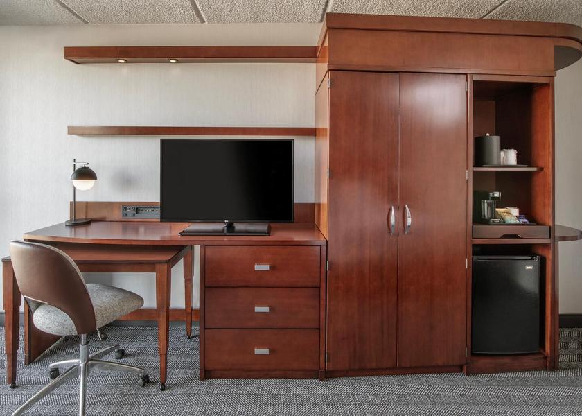 California Monrovia Guestroom