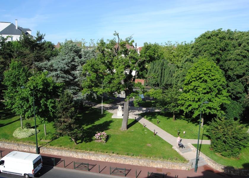 Île-de-France Le Plessis-Robinson View from room