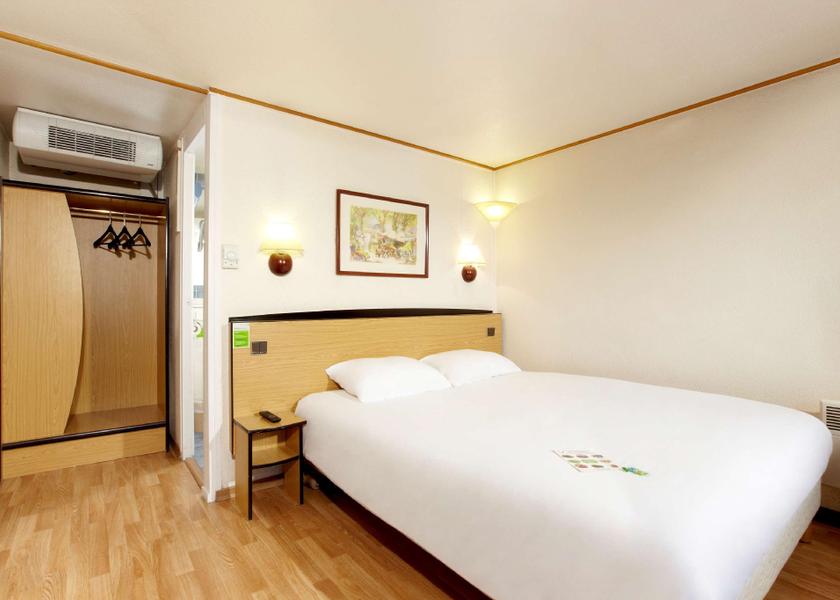 Hauts-de-France Cuincy Standard Room - 1 Double Bed 1 Junior Bed up to 10 years