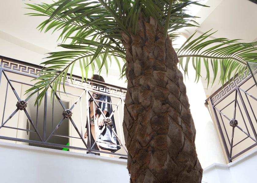 Provence - Alpes - Cote d'Azur La Cadiere-d'Azur Interior Entrance