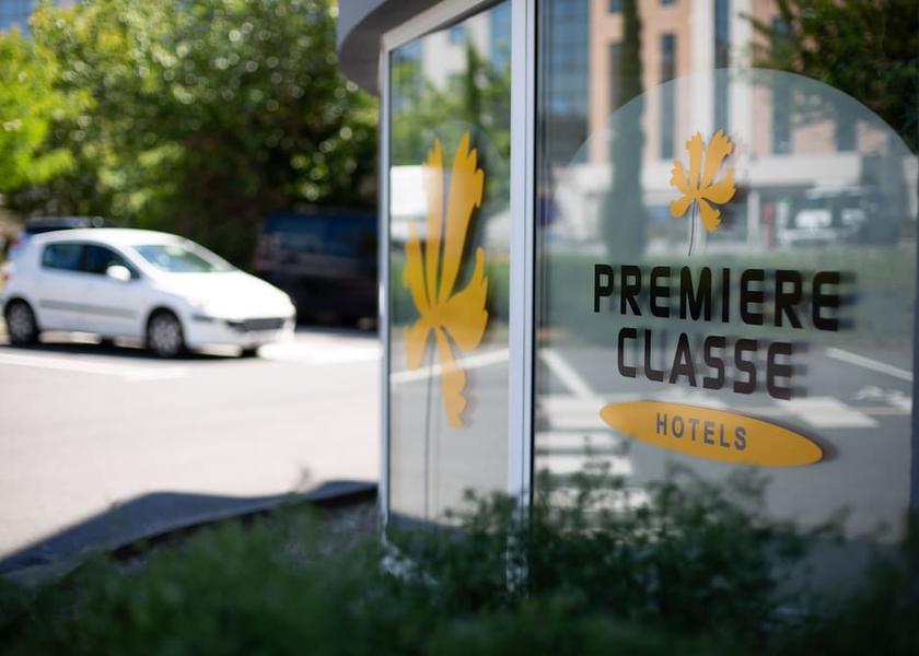 Ile-de-France Roissy-en-France Terrace/patio