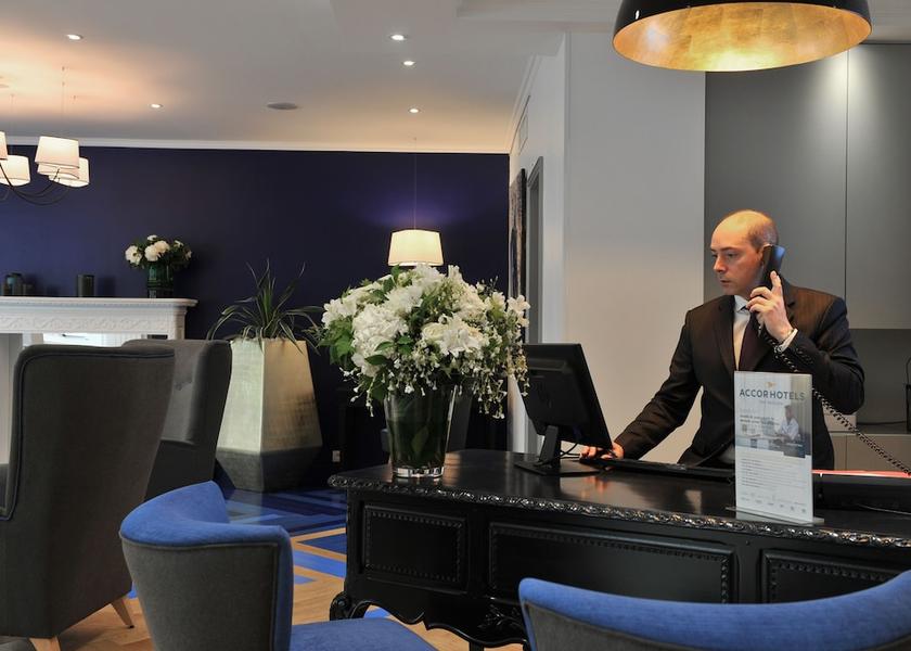 Ile-de-France Saint-Cloud Lobby