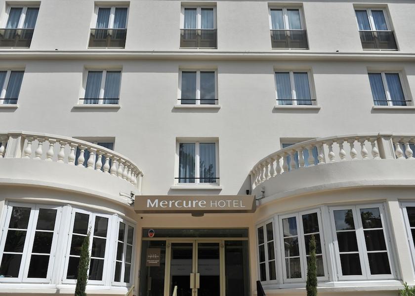 Ile-de-France Saint-Cloud Facade