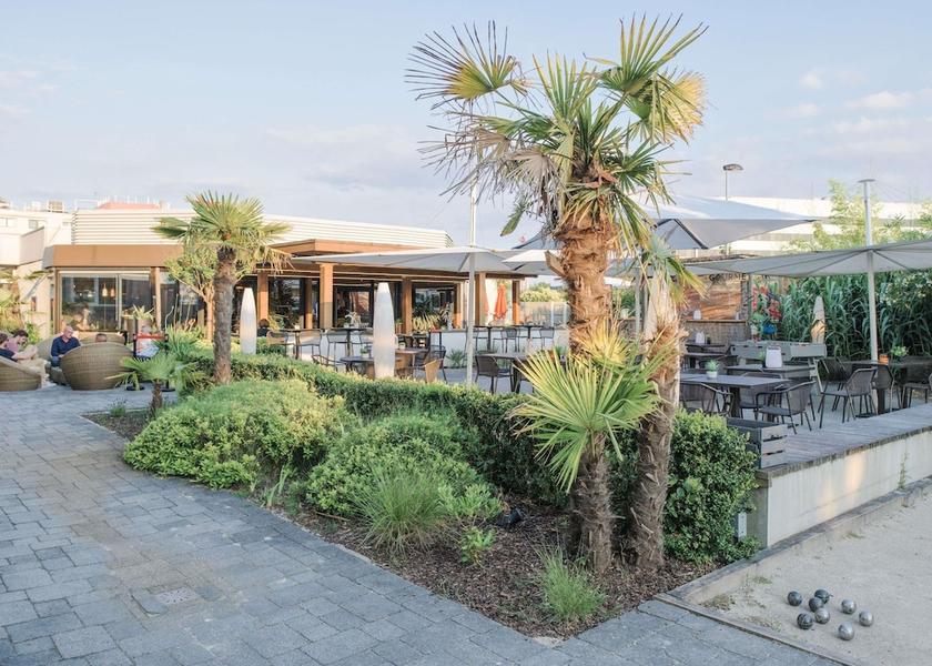Nouvelle-Aquitaine Bordeaux Bar (on property)
