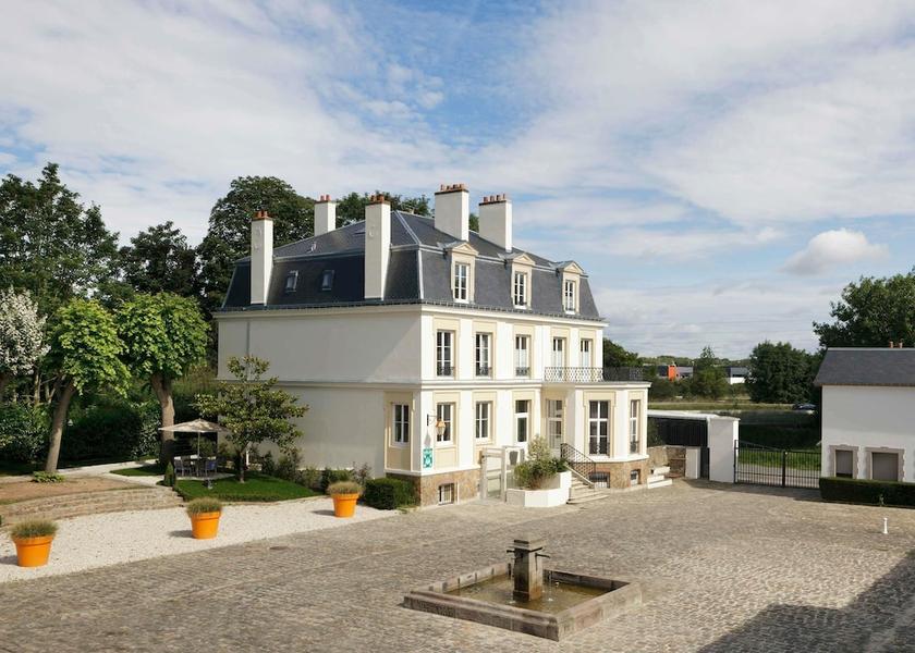 Île-de-France Saclay Exterior