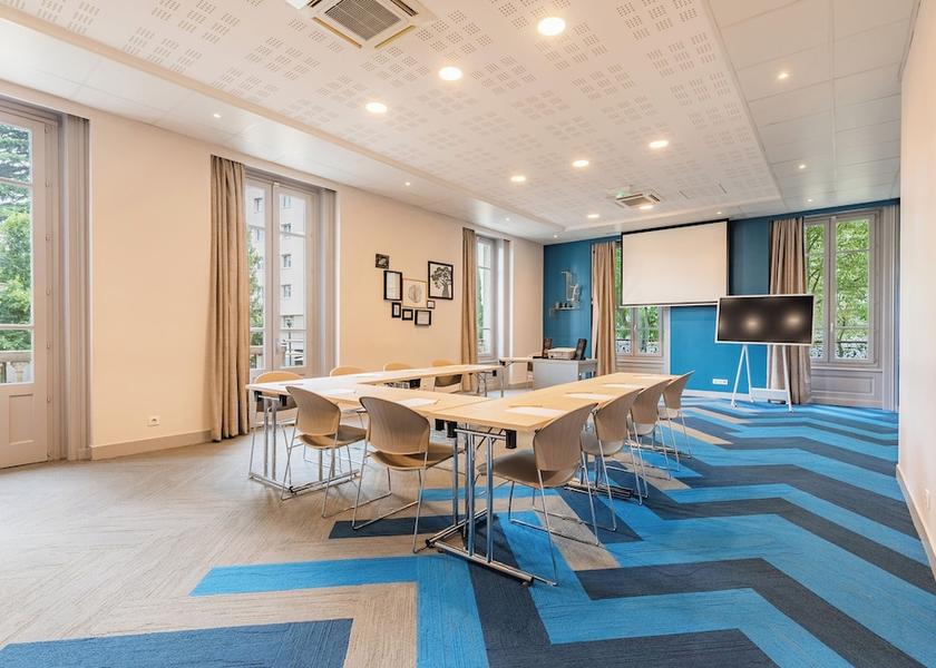 Auvergne-Rhône-Alpes Caluire-et-Cuire Meeting facility