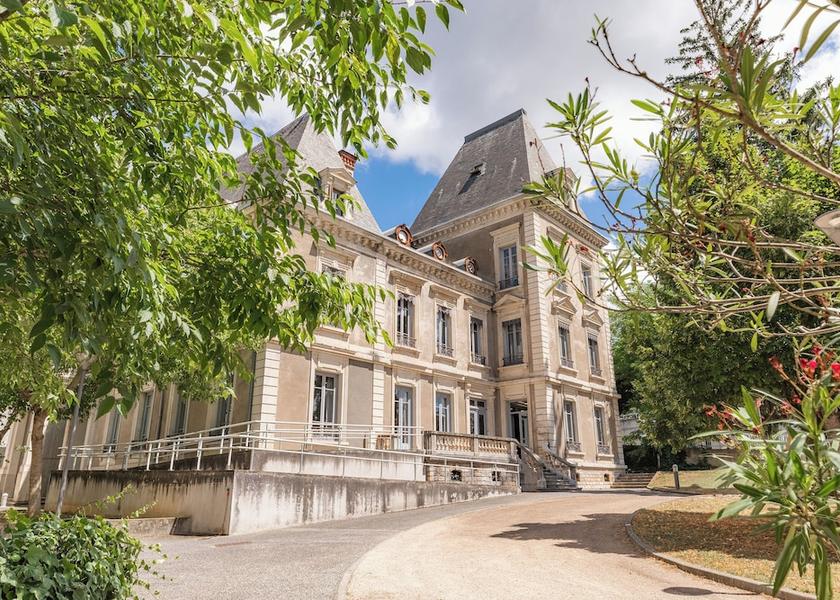 Auvergne-Rhône-Alpes Caluire-et-Cuire Meeting facility