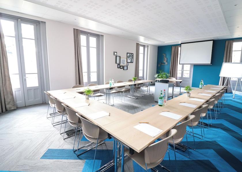 Auvergne-Rhone-Alpes Caluire-et-Cuire Meeting Room