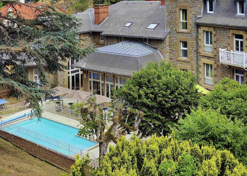 Auvergne-Rhône-Alpes Saint-Nectaire Exterior