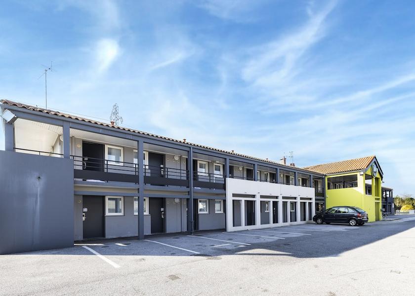 Occitanie Perpignan Front of property