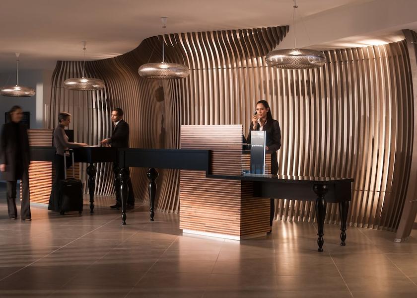 Ile-de-France Roissy-en-France Reception