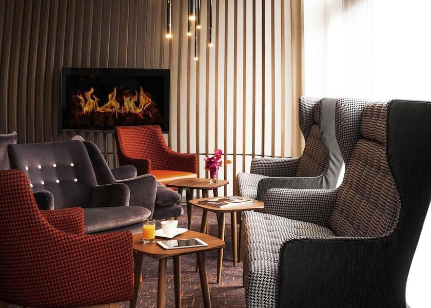 Île-de-France Roissy-en-France Bar (on property)