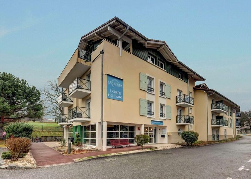 Auvergne-Rhone-Alpes Divonne-les-Bains Exterior Detail