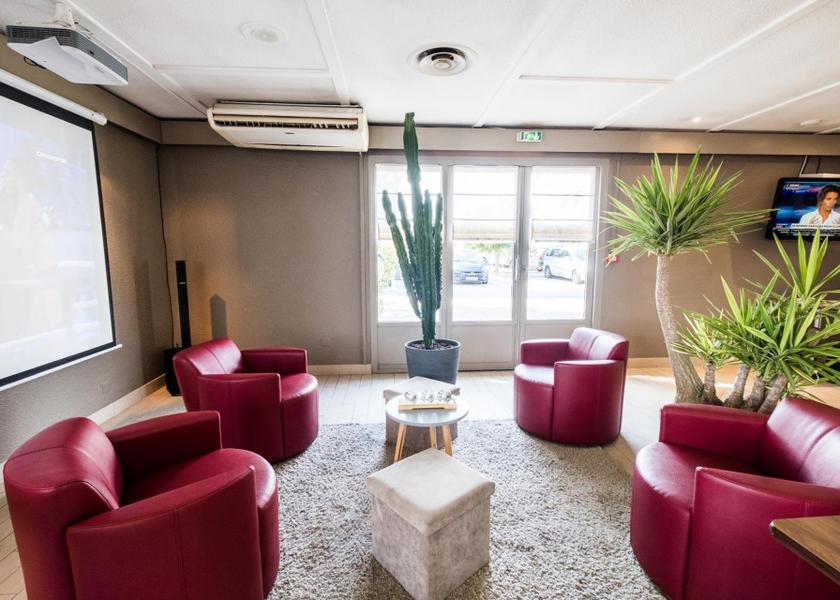 shared lounge/tv area