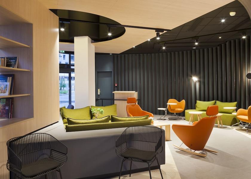 Centre-Loire Valley Tours Lobby sitting area