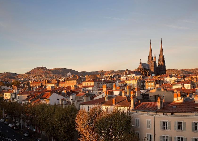 Auvergne-Rhône-Alpes Clermont-Ferrand Property amenity