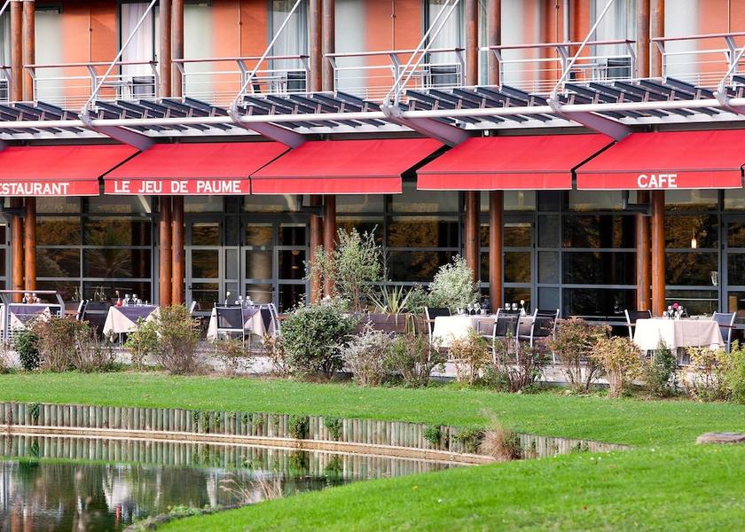 Nouvelle-Aquitaine Pau Bar (on property)