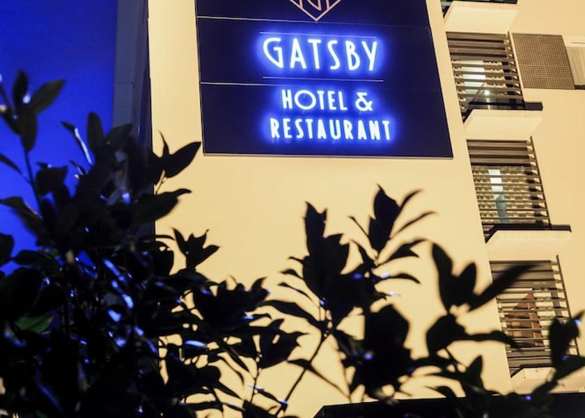 Auvergne-Rhone-Alpes Chassieu Front of property - evening/night