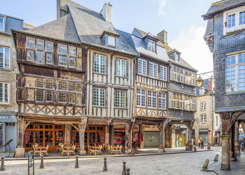 Brittany Dinan Exterior Detail