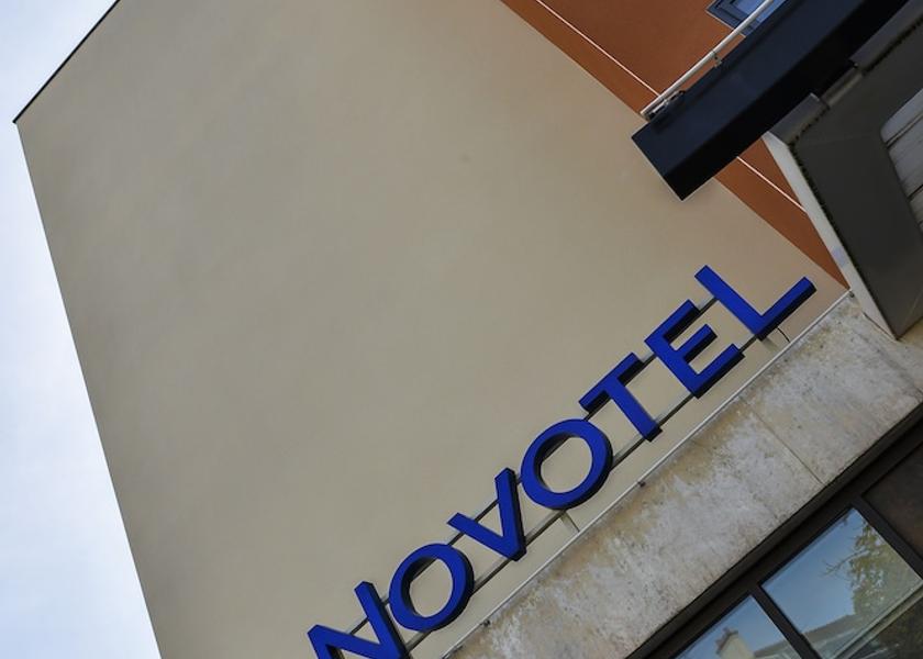 Grand Est Reims Facade